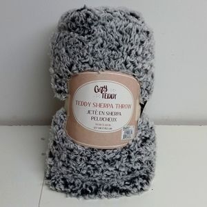 Cozy Teddy Sherpa Throw